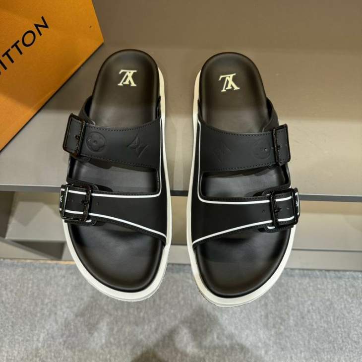Picture of Louis Vuitton Slippers _SKULVsz38-45mnh0588712